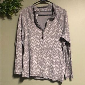 FREE IN A BUNDLE Gray Chevron Pattern Women's Top